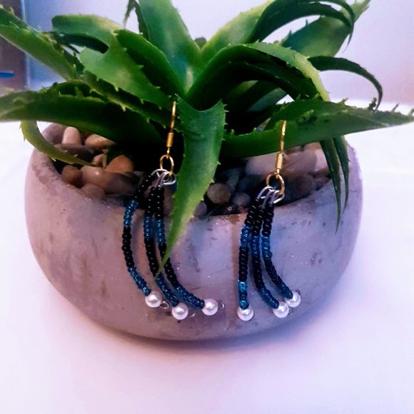 #J20 Blue & Black Beaded Earrings - Picture 2 of 4